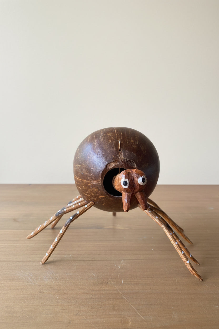 Araña de madera y coco