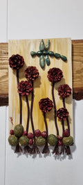Decoración mural con piñas